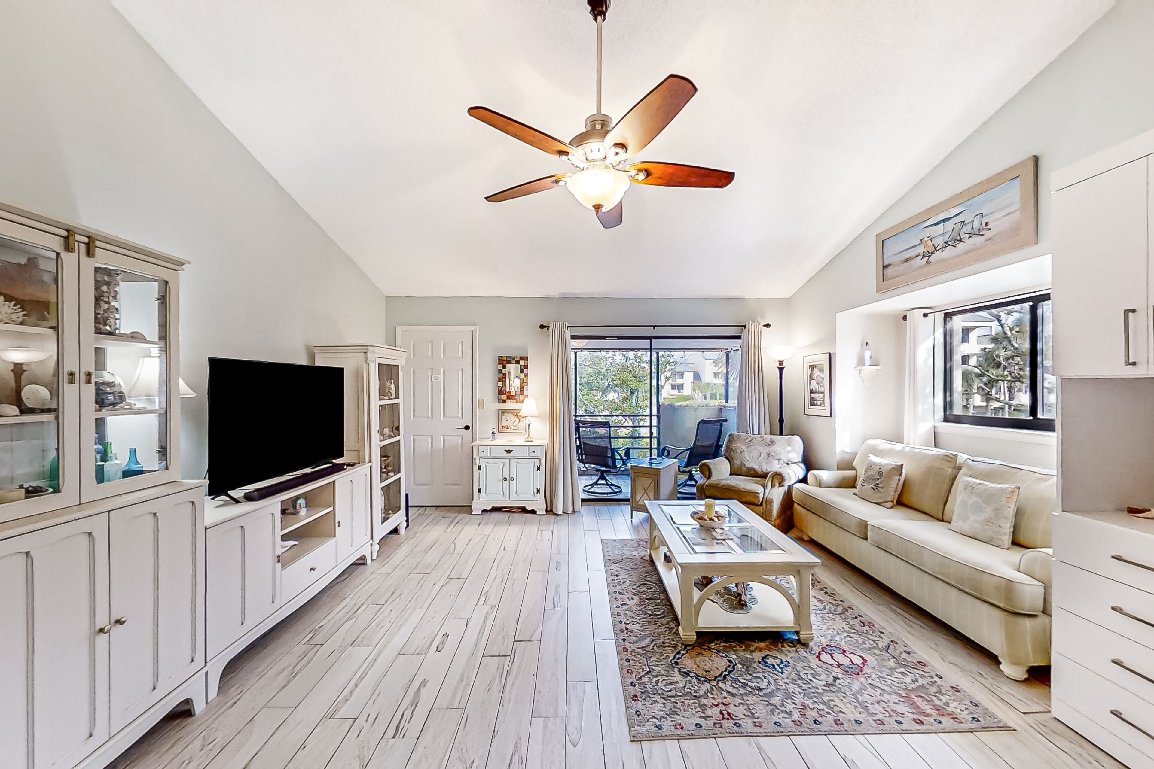 Studio with beach access, pool, AC, full kitchen, & W/D - near TPC Sawgrass