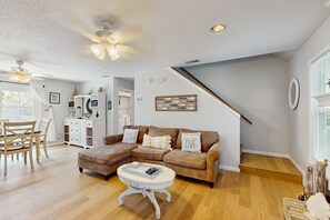 TV, DVD player, books, video library - Inviting house 4 blocks from beach with on-site pool, private patio, deck, & W/D (North Myrtle Beach)