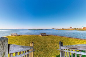 Property grounds - Bay view condo just two blocks from the beach with open layout, deck, & AC (Ocean City)