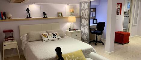 1 slaapkamer, een strijkplank/strijkijzer, wifi, beddengoed