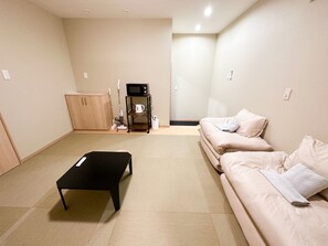 Standard Apartment | Living area - huiyu (Osaka)