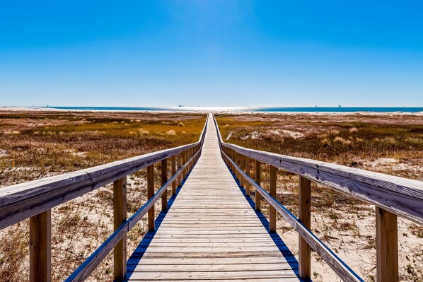 On the beach - Ground-floor condo next to on-site pool with private patio & beach access (Dauphin Island)