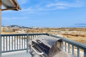 Property grounds - Mountain getaway with hot tub, game room, fireplace, and modern interior (Granby)