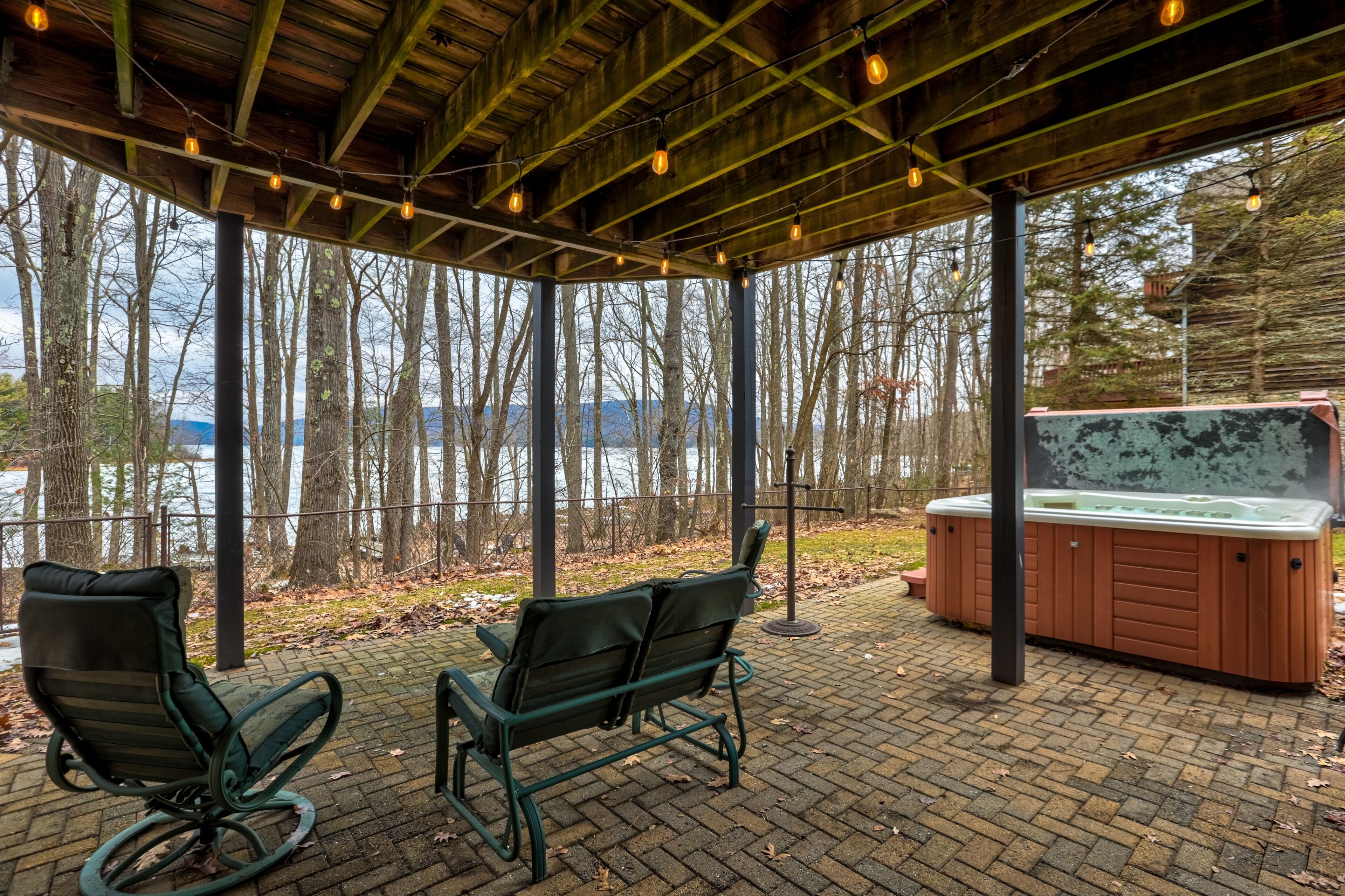 Bañera de hidromasaje al aire libre