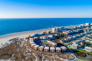 Beach nearby - 2nd-floor pool-view condo with beach access, pool, tennis, BBQ area, balcony, AC (North Myrtle Beach)
