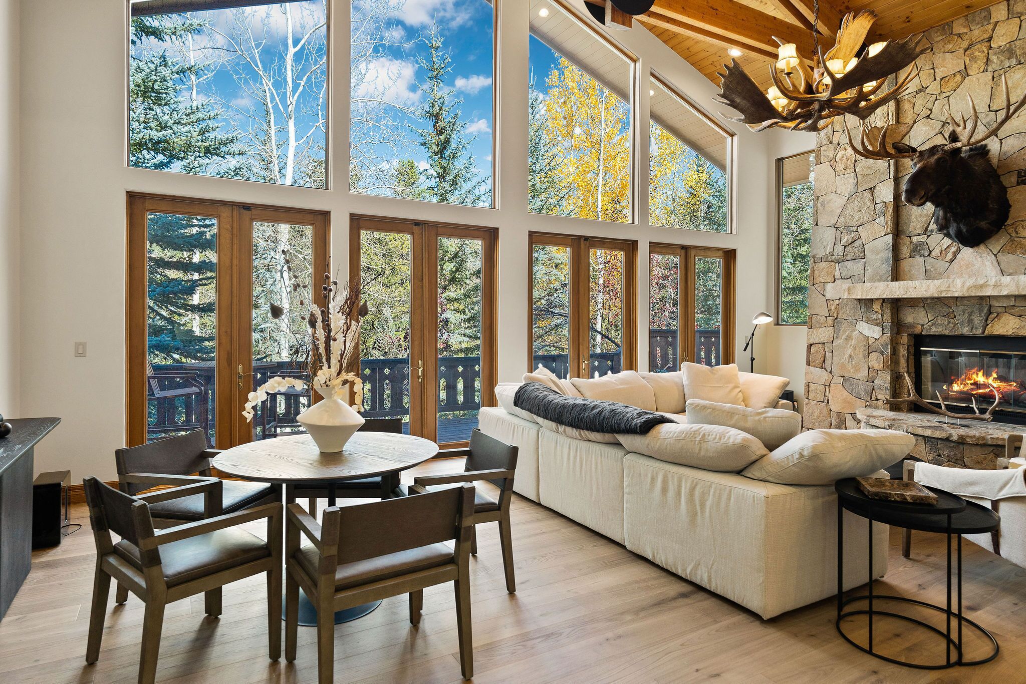 Forest Road Estate - Lionshead, Vail, hot tub, fireplaces!