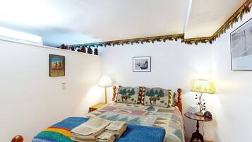 Fer et planche à repasser, accès Internet, draps fournis