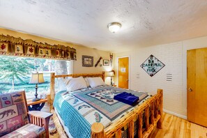 4 habitaciones, tabla de planchar con plancha y acceso a internet