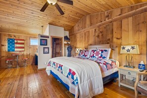Americana | In-room safe, individually decorated, individually furnished - Trapper's Rendezvous (Williams)