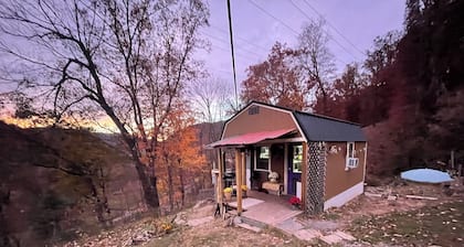 Tiny home overlooking the river with SPECTACULAR VIEWS and lots of extras!