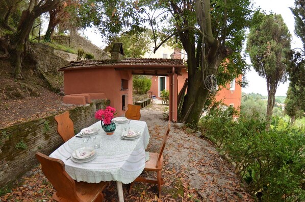 Outdoor dining - Collina Lagomare - Massarosa ,Tuscany (Massarosa)