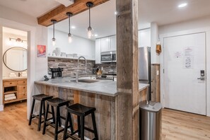 Fridge, microwave, oven, stovetop - New Listing 2 bedroom and Loft 2 bath Summit E Bldg 8 condo sleeps 8 Steps to Eagle Lodge Chair 15 (Mammoth Lakes)