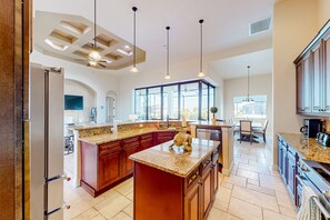 Fridge, microwave, oven, stovetop - Amazing dog-friendly riverfront oasis w/ private pool, patio, dock & EV charger (Cape Coral)