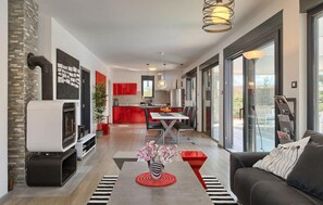 Fernseher, Kamin, Stereoanlage