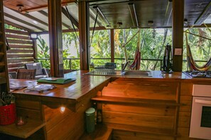 ثلاجة، ميكروويف، فرن، موقد طهي مسطح