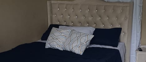 1 غرفة نوم وألحفة محشوة بالريش وواي فاي مجانًا