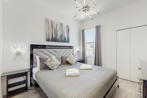 5 soverom, strykejern/-brett, internettilgang og sengetøy