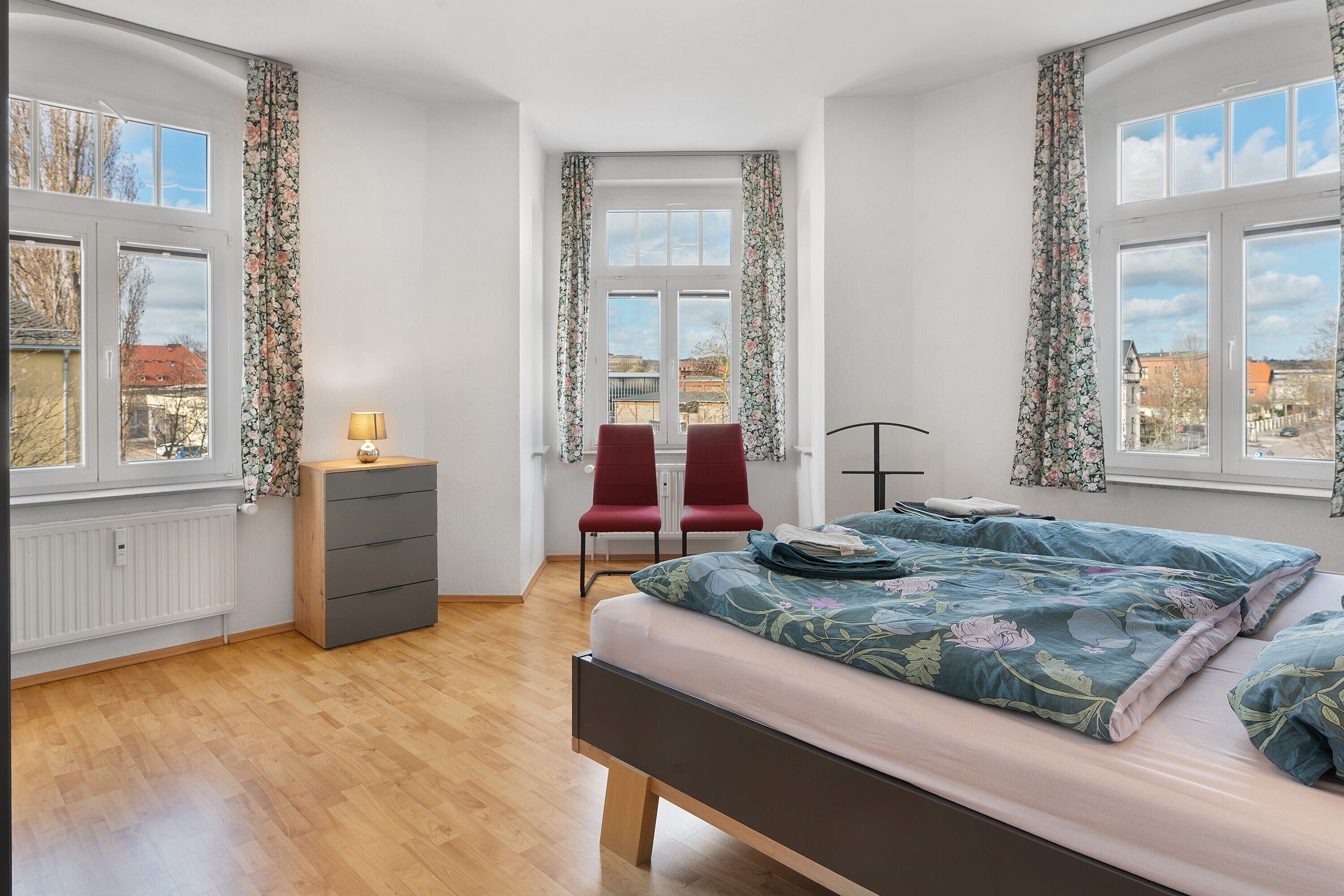 2 habitaciones, tabla de planchar con plancha y wifi gratis 