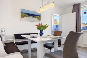Dining - Holiday Apartment 'Am Fährhafen' with Private Garden and Wi-Fi (Neu Darchau)