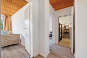 Interior - Holiday Apartment 'Am Fährhafen' with Private Garden and Wi-Fi (Neu Darchau)