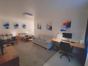 1 bedroom, desk, free WiFi, bed sheets