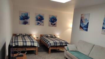 1 bedroom, desk, free WiFi, bed sheets