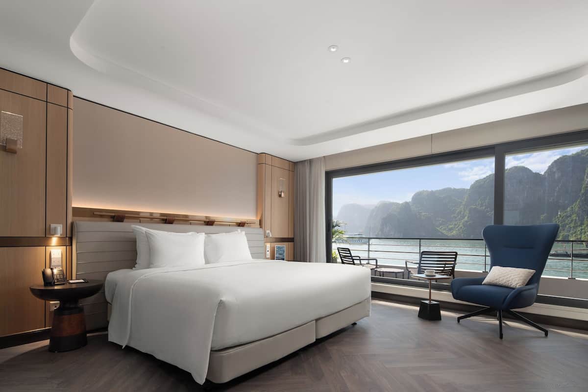 Quarto casal ou duplo premium, sacada | Roupas de cama antialérgicas, escrivaninha, quartos à prova de som