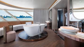 Suite estudio (Oceania) | Baño | Amenidades de baño gratuitas, secadora de cabello, batas, pantuflas