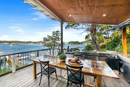 Outdoor dining. The Boathouse