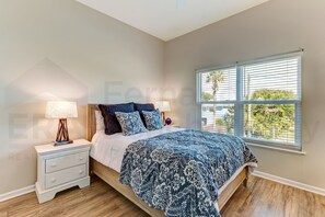 3 habitaciones, tabla de planchar con plancha, wifi y ropa de cama 