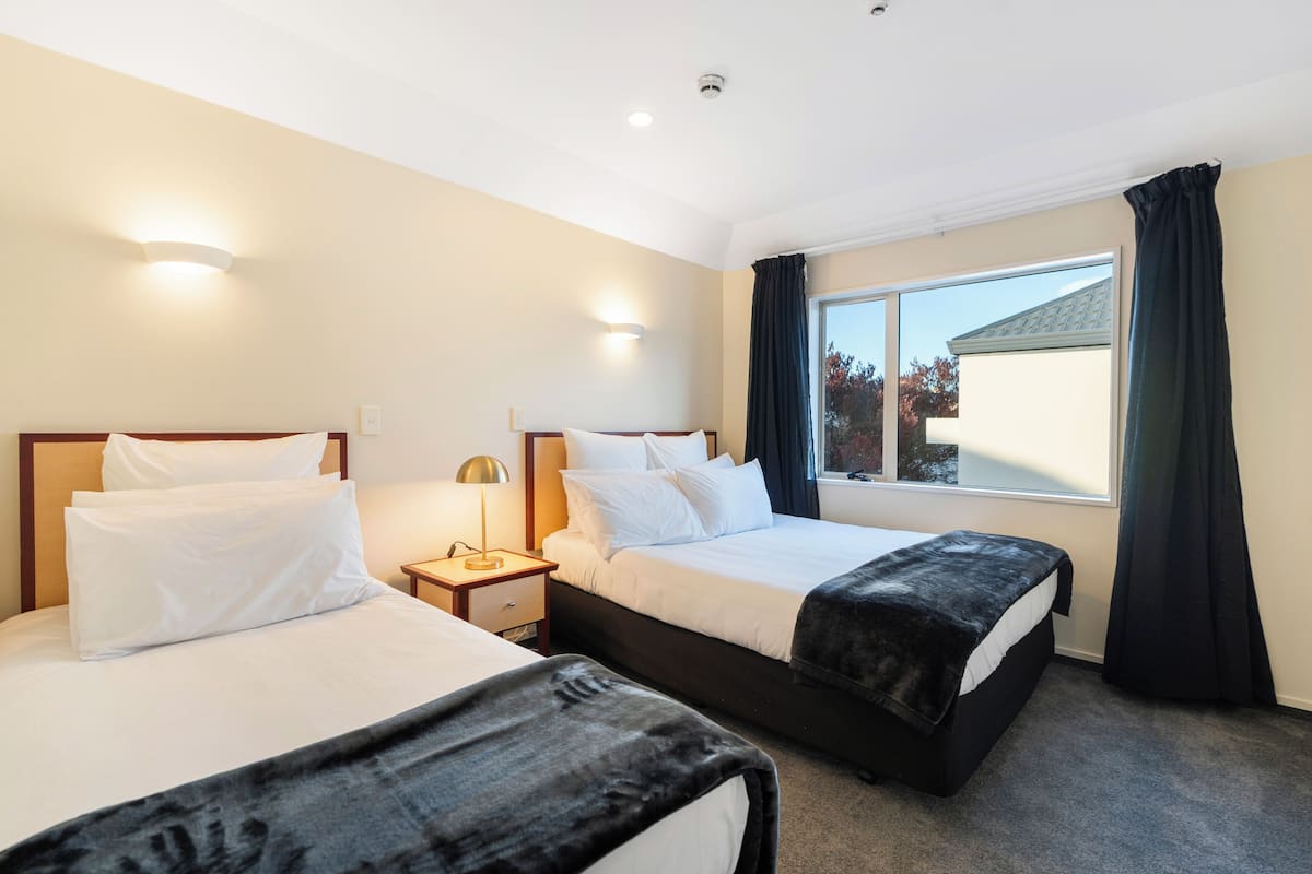 2 slaapkamers, een strijkplank/strijkijzer, gratis wifi, beddengoed