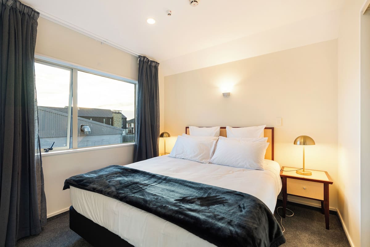 2 slaapkamers, een strijkplank/strijkijzer, gratis wifi, beddengoed