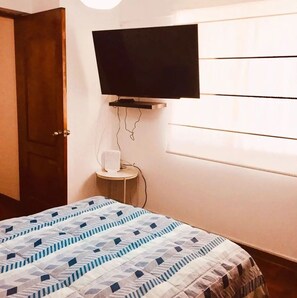 2 chambres, fer et planche à repasser, Wi-Fi, draps fournis