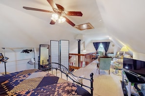 2 bedrooms, iron/ironing board, internet, bed sheets