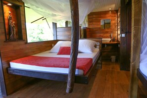 2 bedrooms, in-room safe, travel cot, WiFi - Bungalow 5 Pers. Vue mer et Montagne, Cuisine Équipée. Réservez Votre Paradis! (Deshaies)