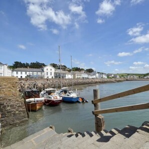 Apartment | 2 bedrooms - A Charming 2 bed Apartment Overlooking the Estuary (Bideford)