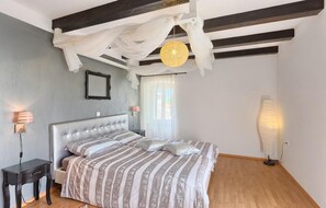 4 室のベッドルーム、アイロン / アイロン台、旅行用ベビーベッド、WiFi (無料)