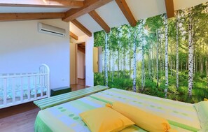 4 habitaciones, tabla de planchar con plancha y cuna de viaje