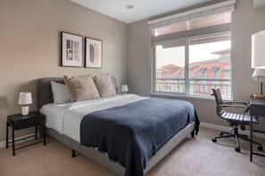 1 slaapkamer, een strijkplank/strijkijzer, wifi, beddengoed