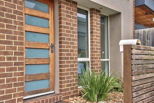 Light Wick I Walk to CBD n GMHBA Stadium