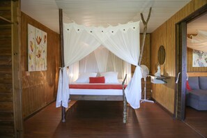 3 bedrooms, in-room safe, travel crib, WiFi - Bungalow 6 Pers. Vue mer et Montagne, Cuisine Équipée. Réservez Votre Paradis! (Deshaies)