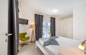 2 bedrooms, iron/ironing board, free WiFi, bed sheets
