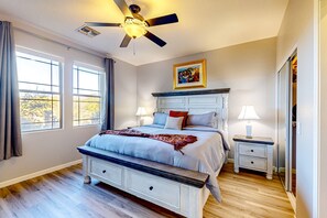 2 bedrooms, iron/ironing board, internet, bed sheets - Bright and spacious mountain-view home with pool/hot tub on-site, golfing nearby (Oro Valley)