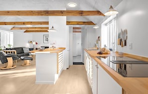 Køleskab, opvaskemaskine, kaffe-/temaskine