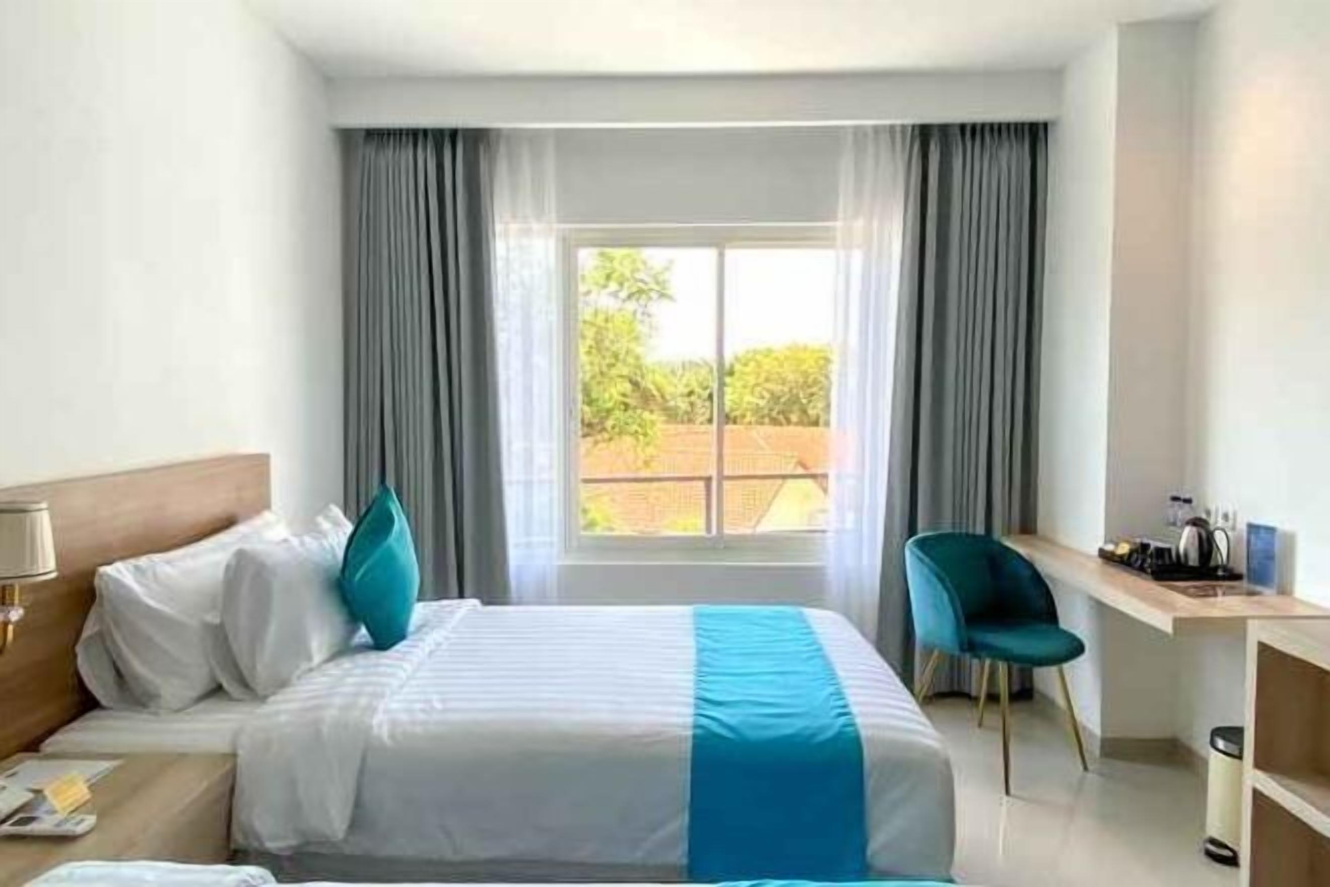 Premium bedding, minibar, in-room safe, desk