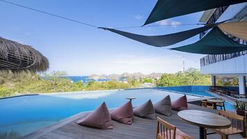 Kolam renang outdoor