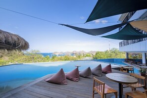 Outdoor pool - ZASGO HOTEL (Labuan Bajo)