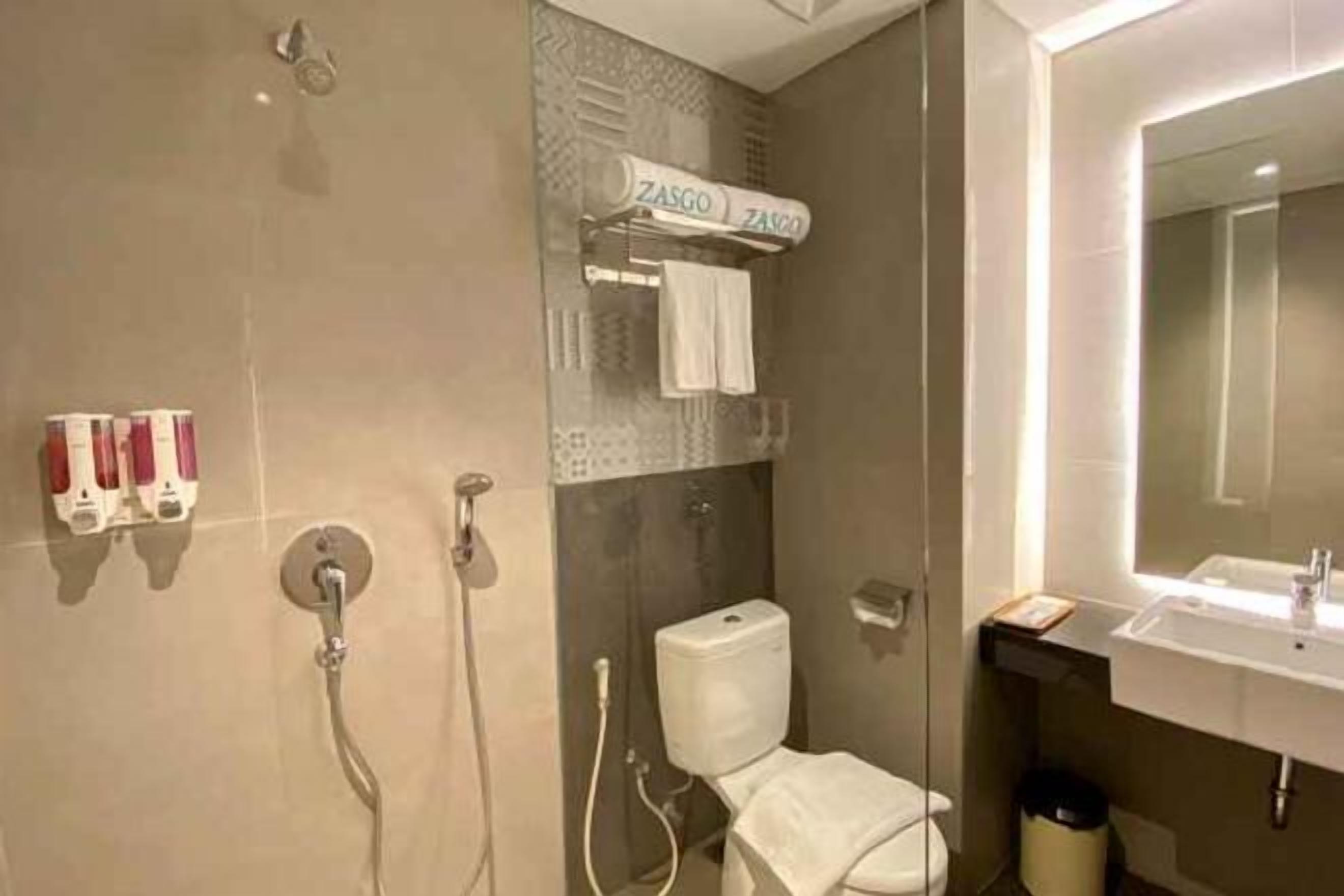 Bathroom | Shower, rainfall showerhead, bidet, towels