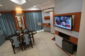 Suite Room | Free WiFi, bed sheets - Hotel Gokul (Gandhidham)