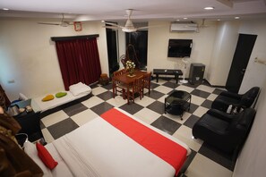 Suite Room | Free WiFi, bed sheets - Hotel Gokul (Gandhidham)